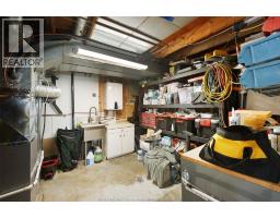 3404 HEMLOCK - 19