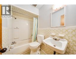 801 VICTORIA AVENUE - 11