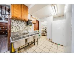 801 VICTORIA AVENUE - 14