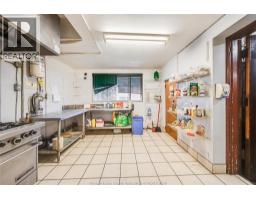 801 VICTORIA AVENUE - 17