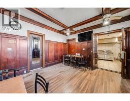 801 VICTORIA AVENUE - 22