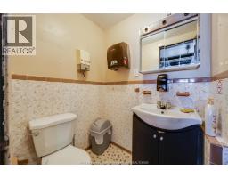 801 VICTORIA AVENUE - 23