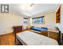 801 VICTORIA AVENUE - 36