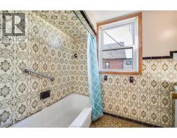 801 VICTORIA AVENUE - 42