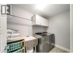 1096 CHARLOTTE CRESCENT - 32