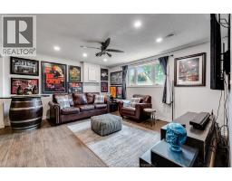 2 Kingsway COURT - 18