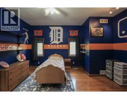 1747 CHORNOBY CRESCENT - 24