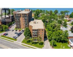 3950 WYANDOTTE STREET UnitNo. 105 - 35