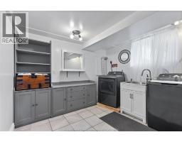 2935 GRANBY CRESCENT - 23