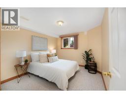 144 Bennie Ave - 27