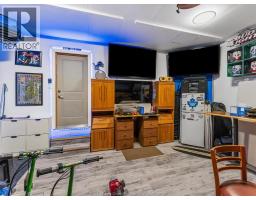 500 BROWN CRESCENT - 24