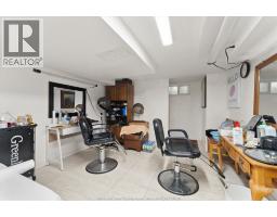5188 WYANDOTTE - 17