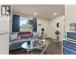5188 WYANDOTTE - 19