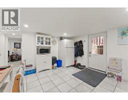 5188 WYANDOTTE - 24