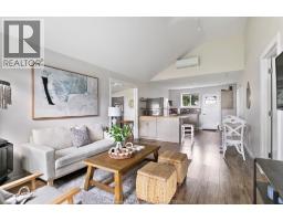 864 Lawrence AVENUE - 12