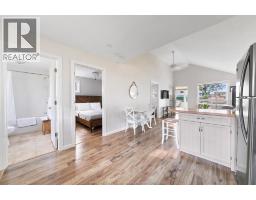 864 Lawrence AVENUE - 19