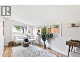 864 Lawrence AVENUE - 22