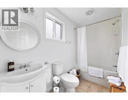 864 Lawrence AVENUE - 26