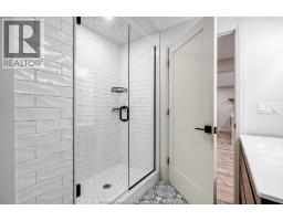 241 ROBINSON AVENUE - 34