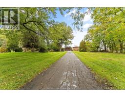 696 Old Tecumseh ROAD - 26