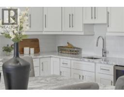 1094 ROSELAND DRIVE South - 26