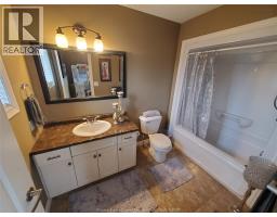 242 DONALD CRESCENT - 25