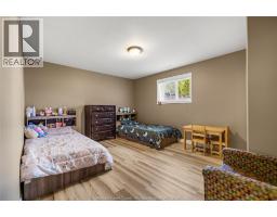 242 DONALD CRESCENT - 31