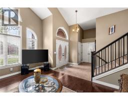 242 DONALD CRESCENT - 4