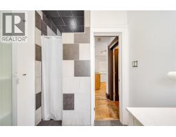 1153 GLADSTONE AVENUE - 20