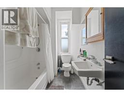 1353 WELLINGTON AVENUE - 20