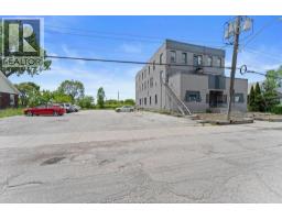 1353 WELLINGTON AVENUE - 3