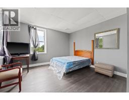 1353 WELLINGTON AVENUE - 40