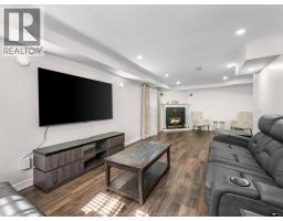 791 HELENA CRESCENT - 23