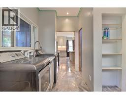 956 VICTORIA - 18