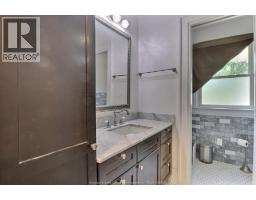 956 VICTORIA - 23