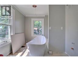 956 VICTORIA - 32