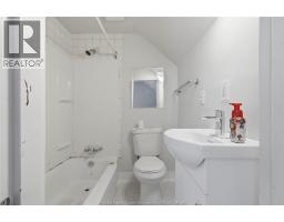 1021 WELLINGTON AVENUE - 11