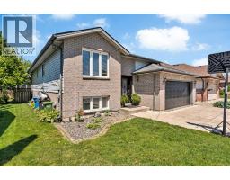 752 HELENA CRESCENT - 4