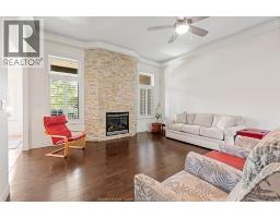 2203 ROXBOROUGH - 12