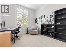 2203 ROXBOROUGH - 20