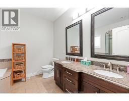 2203 ROXBOROUGH - 23