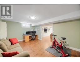 2203 ROXBOROUGH - 33