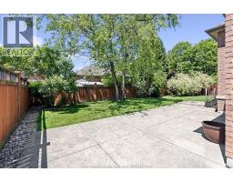 2203 ROXBOROUGH - 36