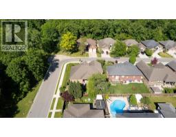 2203 ROXBOROUGH - 8