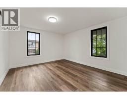 305 ERIE ST S - 18