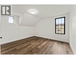 305 ERIE ST S - 20