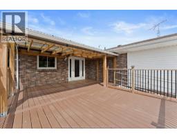 18 ELIZABETH CRESCENT - 32
