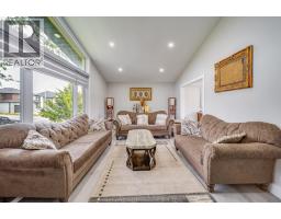 2405 ROXBOROUGH BOULEVARD - 6