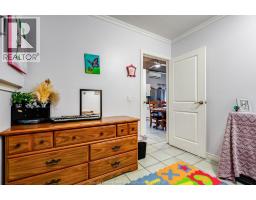 402 Oak STREET East - 14