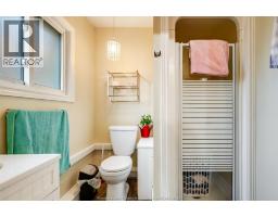 402 Oak STREET East - 16